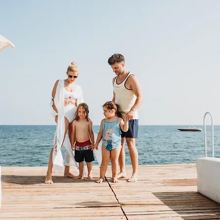 Laren Family & - Boutique Class Отель